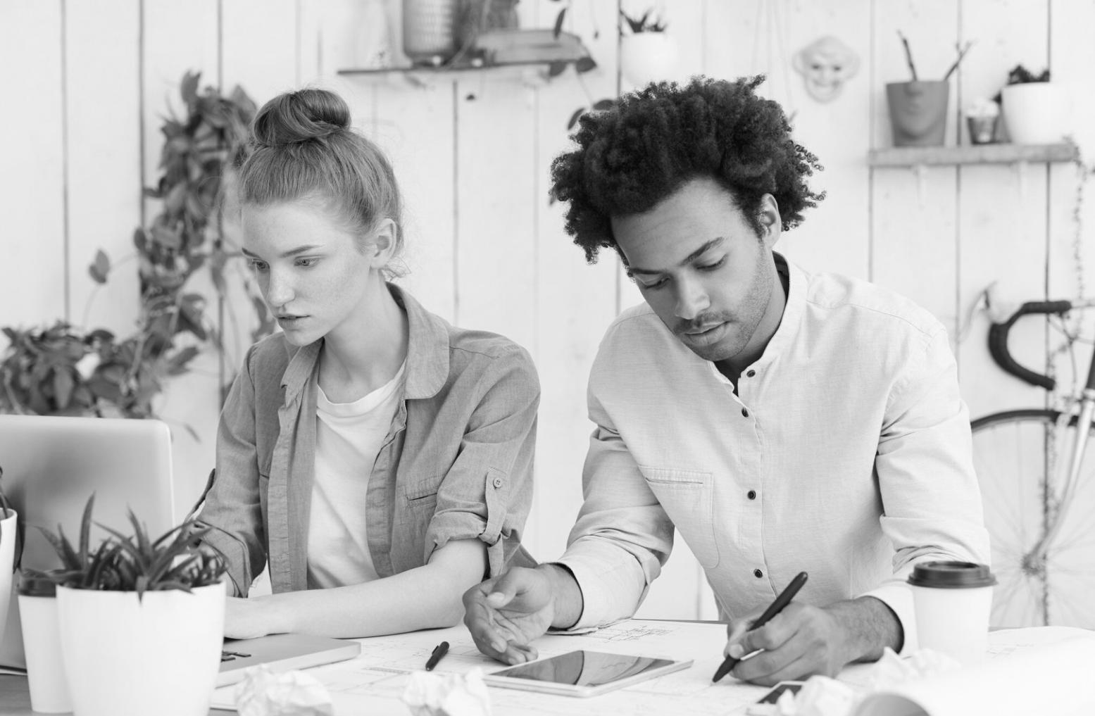 Team collaboration in financial planning session